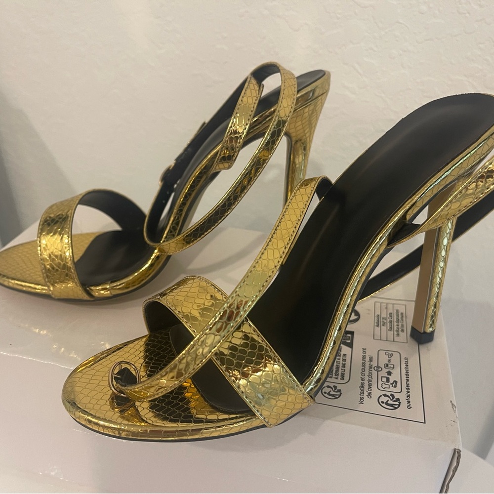 Brand new never worn Gold Shein stiletto size 8.